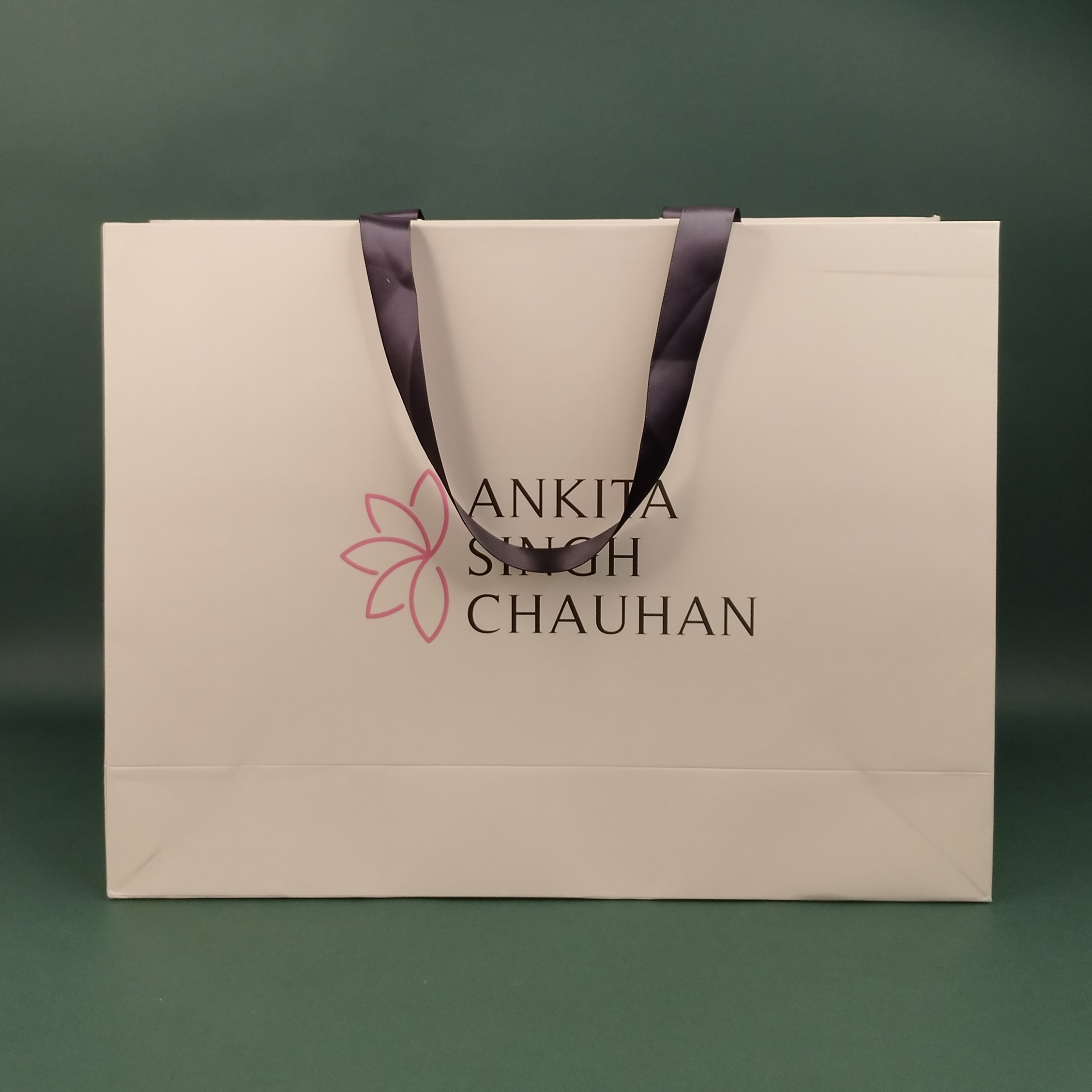 Branded paper shopping bag with custom printing